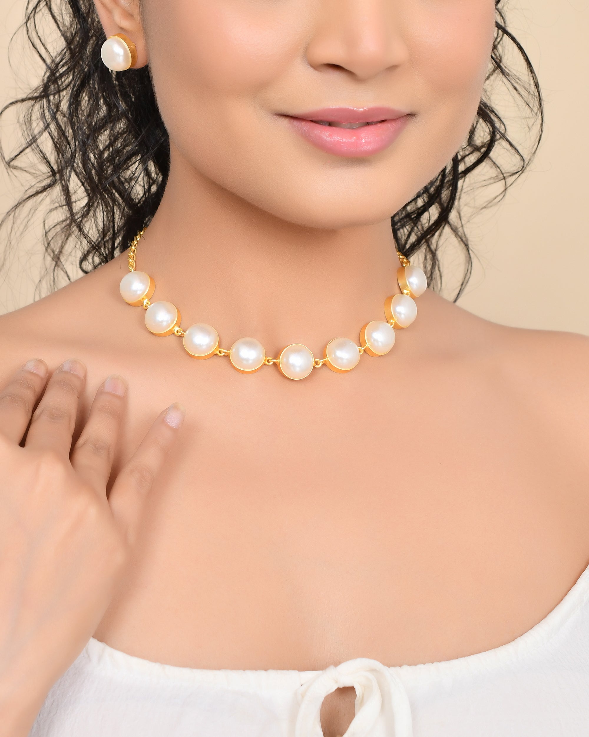 WHITE CLOUDS NECKLACE